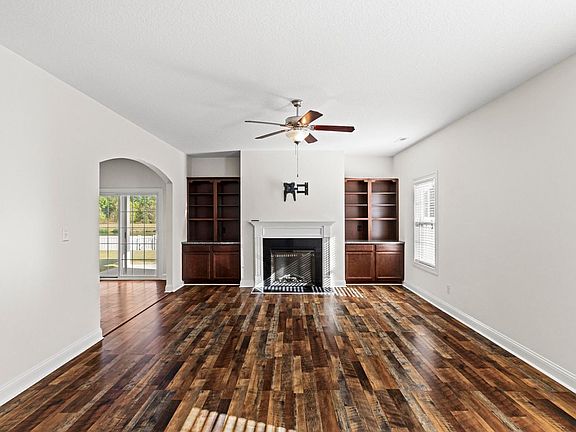 5th image of 260 Cuddy Ct