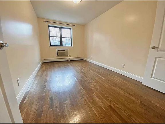 4th image of 30-45 32nd St #4B