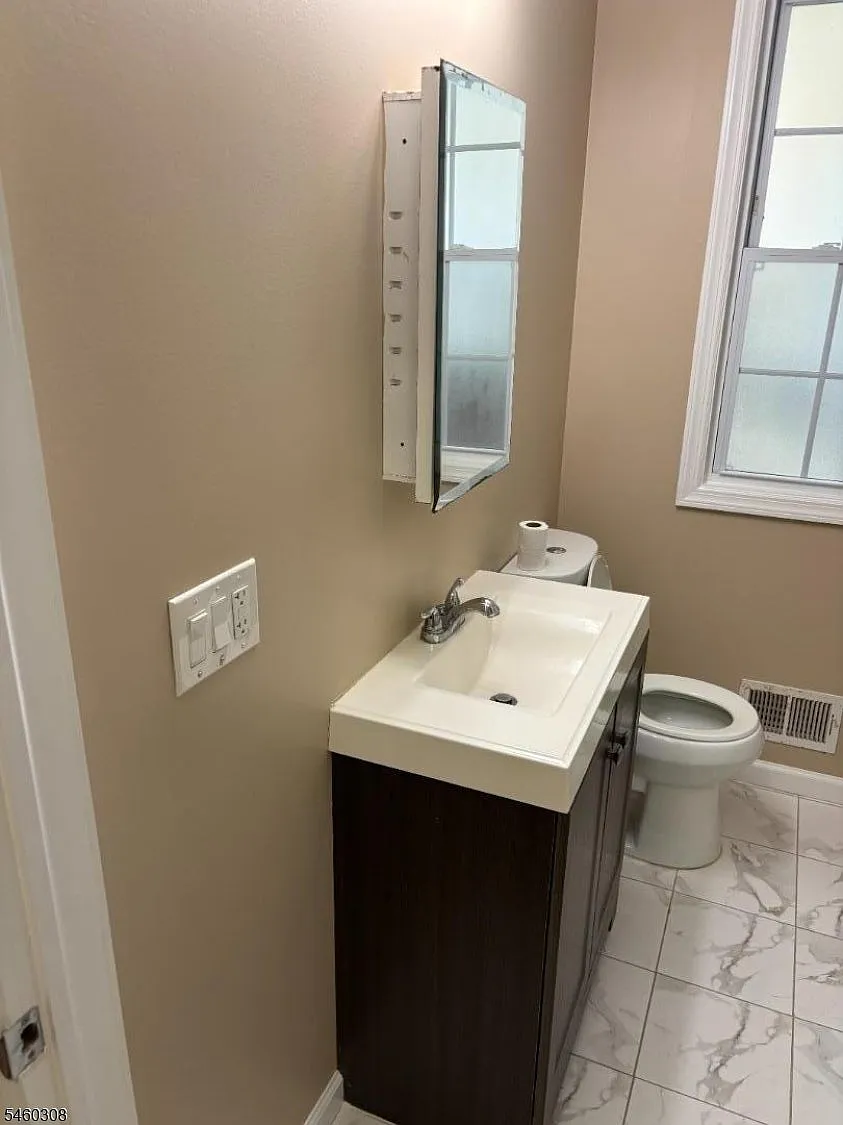 3 bed, 1.0 bath, $3,000 — Photo 4