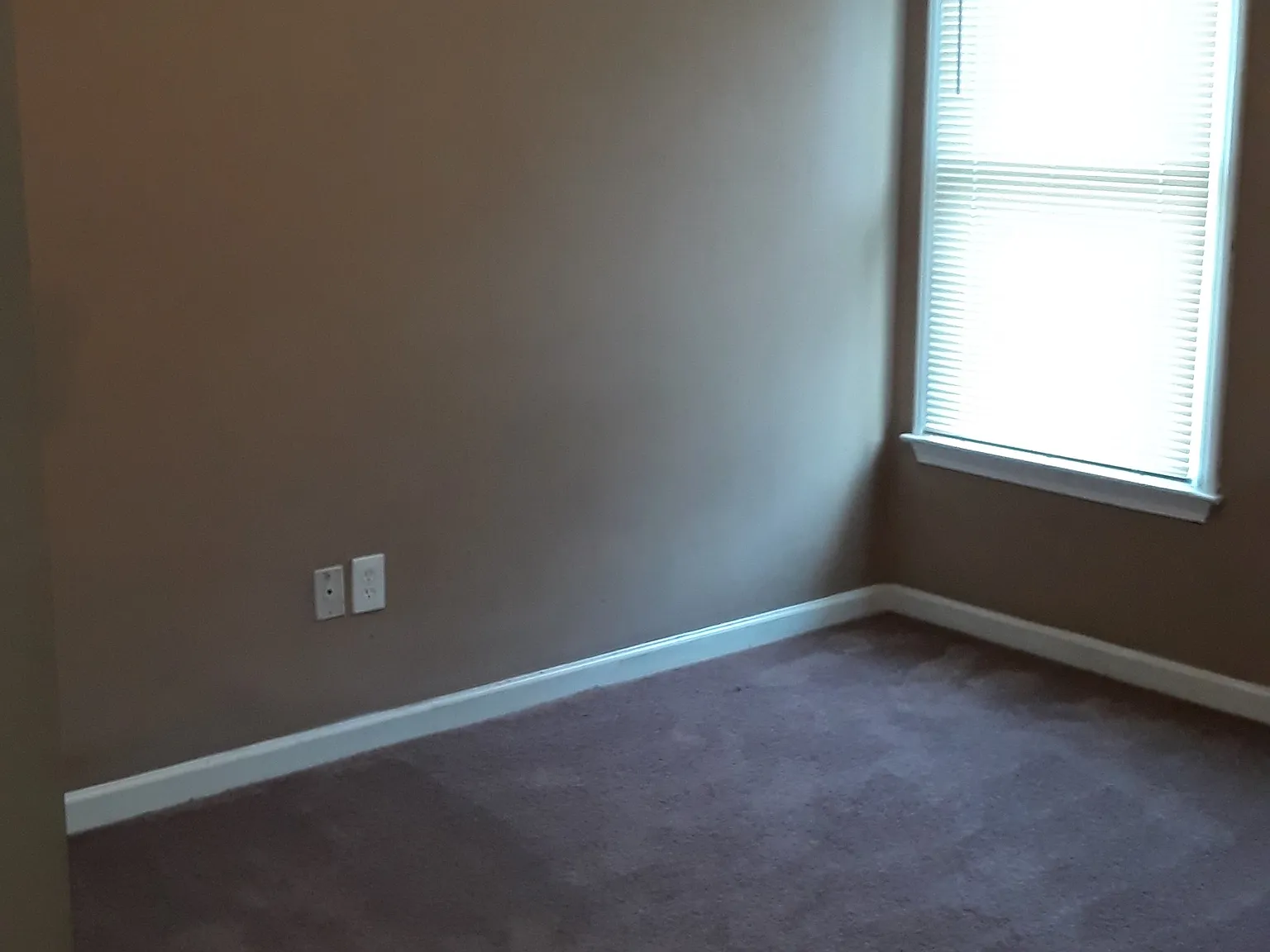 5 bed, 1.5 bath, 1785 sqft, $800 — Photo 2
