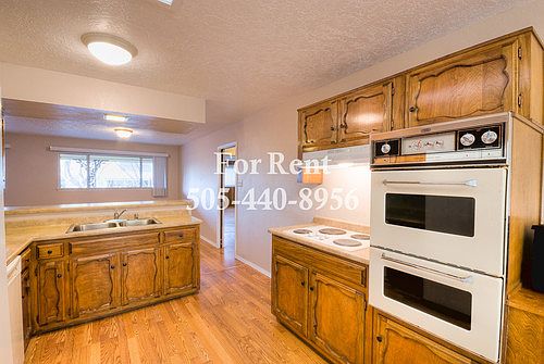 3rd image of 8209 Harwood Ave NE
