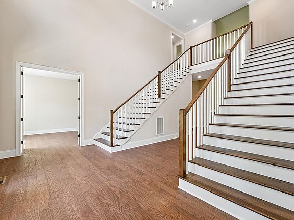 3rd image of 290 Twisted Oak Way