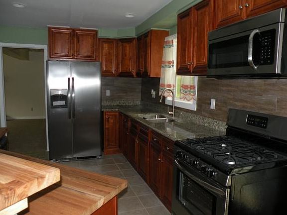 3rd image of 15 Berne Dr