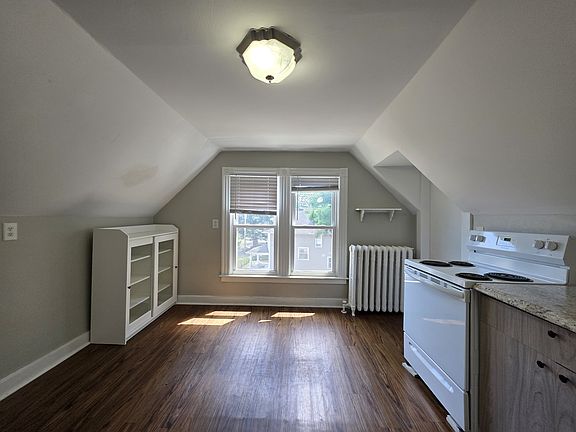 3rd image of 172 Fountain St #C