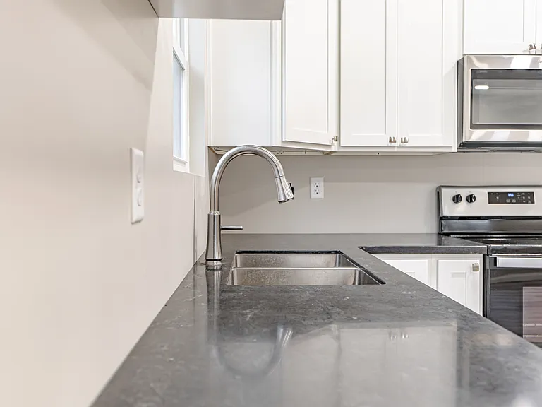 225 Southern Lake Dr — Photo 3