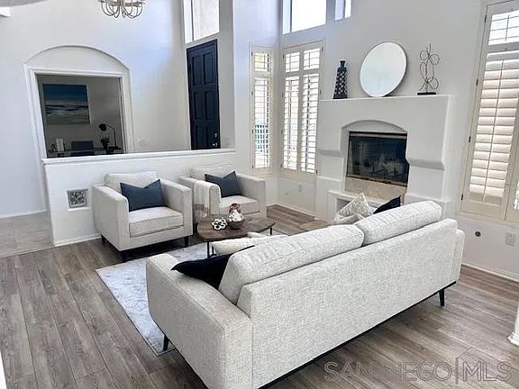 4th image of 4537 Da Vinci St
