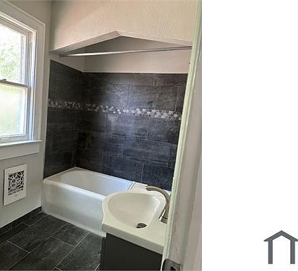5th image of 16232 Birwood St