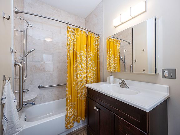 5th image of 424 Little Lake Dr APT 26