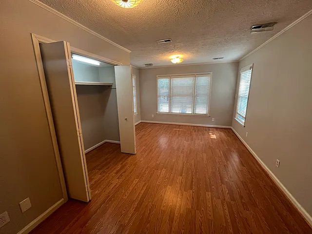 1810 Catawba St — Photo 14