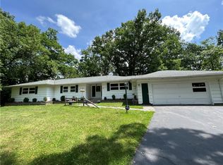 120 W Brook Rd, Pittsford, NY 14534