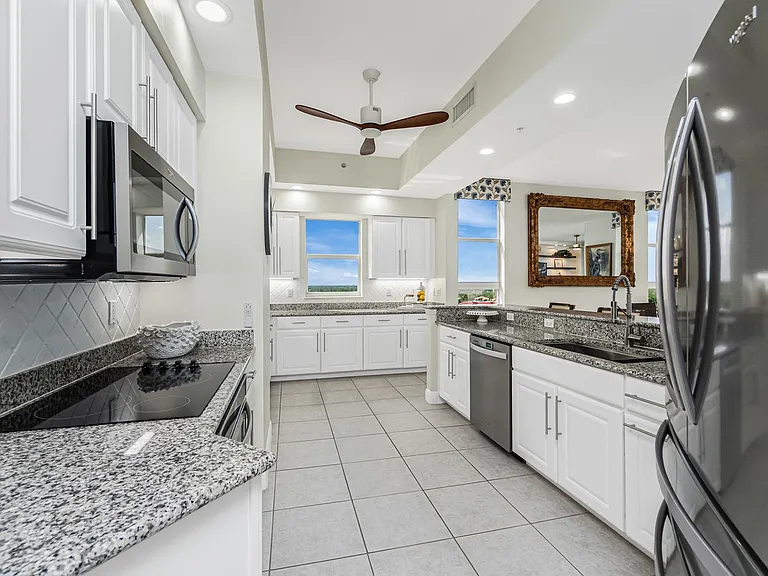 3313 Sunset Key Cir #701 — Photo 28