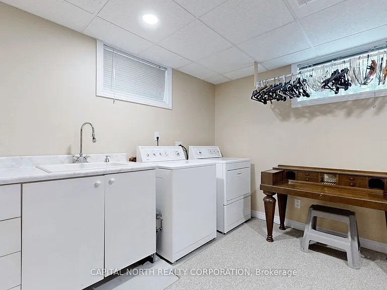 43 Gardiner Dr #LOWER — Photo 15