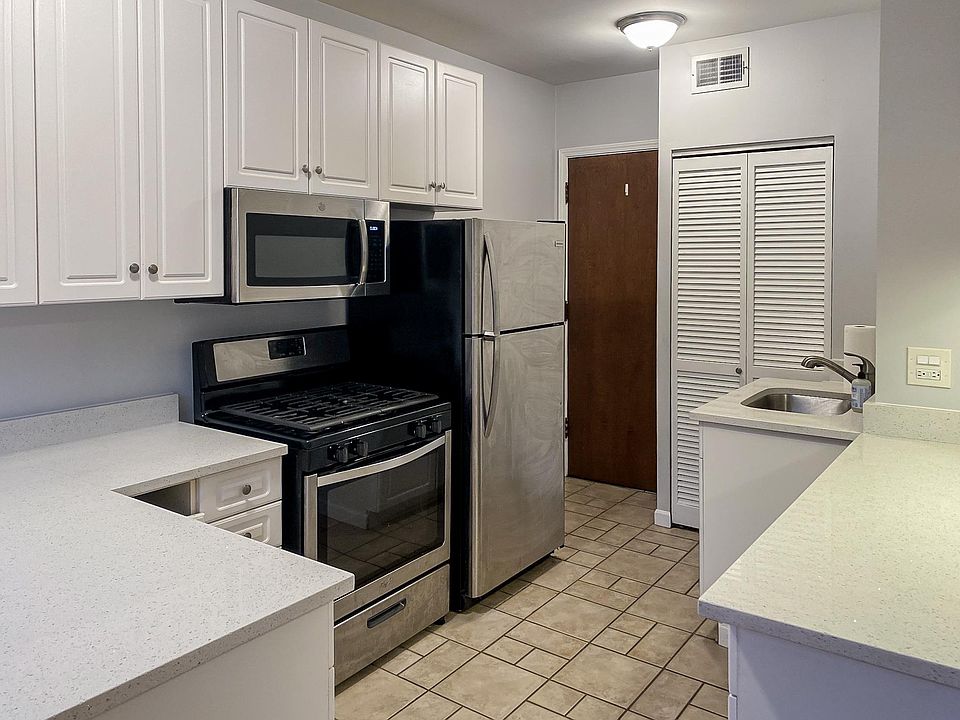 1st image of 3710 N Sheffield Ave APT 306