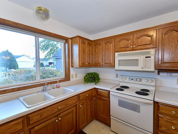 4th image of 421 Fieldcrest Ln