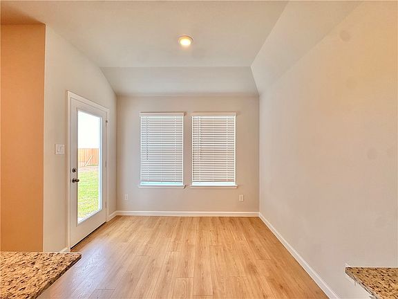 4th image of 2677 Fremont Ct