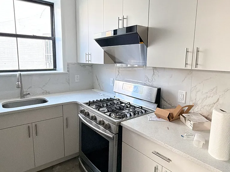 82nd St — Photo 2