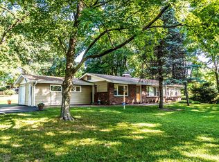 925 Woodcrest Ln, Hazelwood, MO 63042