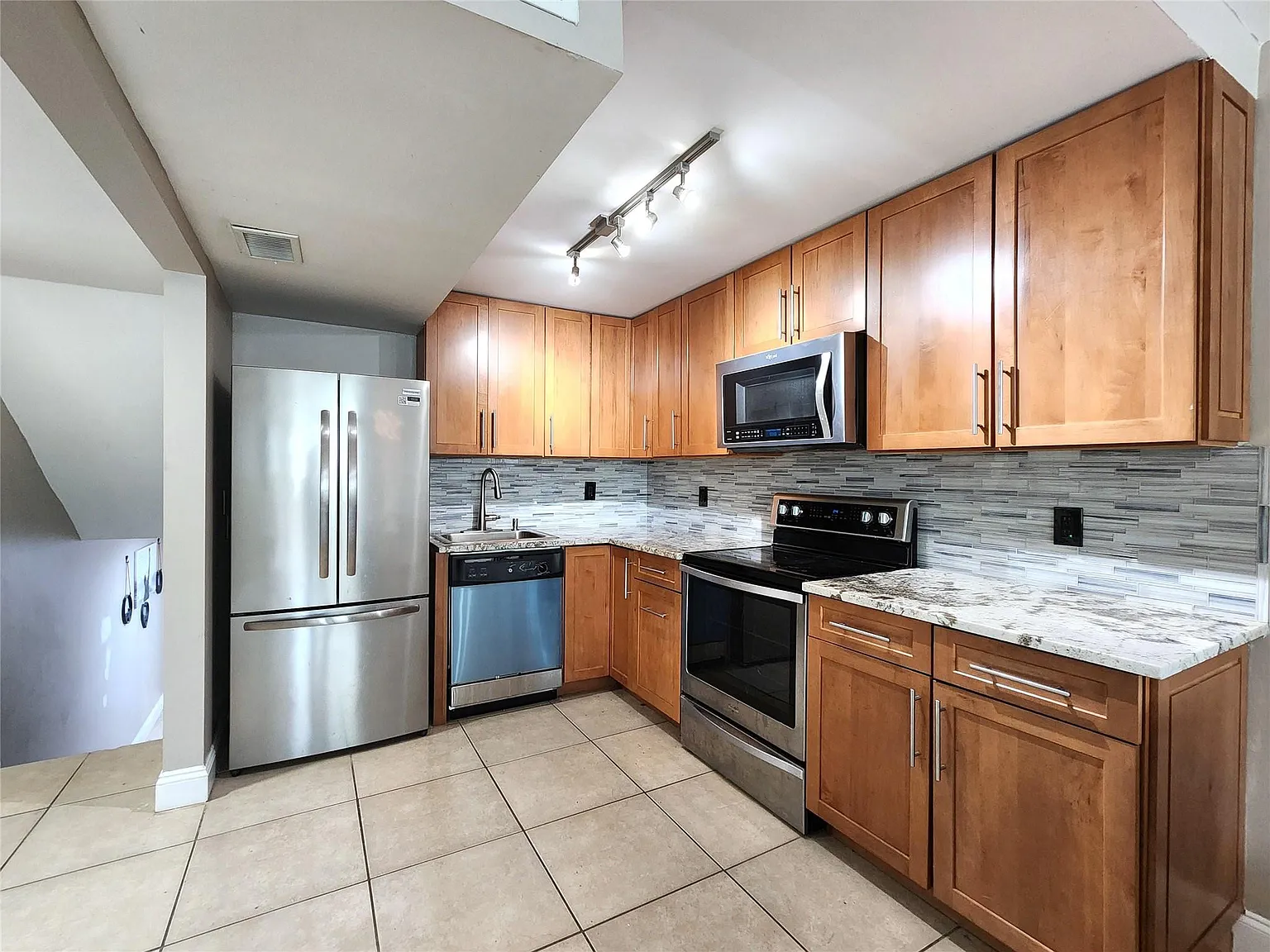 2 bed, 2.0 bath, 1175 sqft, $2,800 — Photo 4