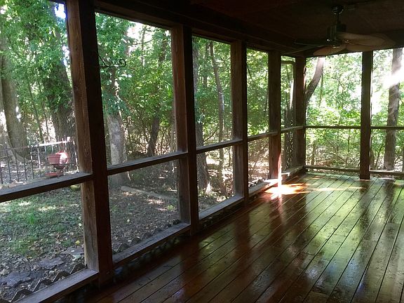 Screened in porch