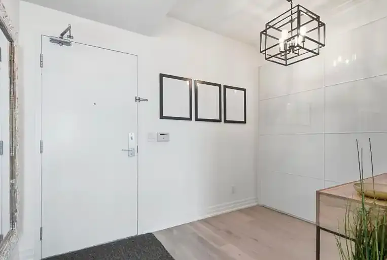 150 E Liberty St — Photo 3