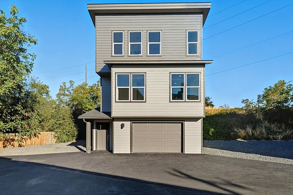 1st image of 817A Lewis St