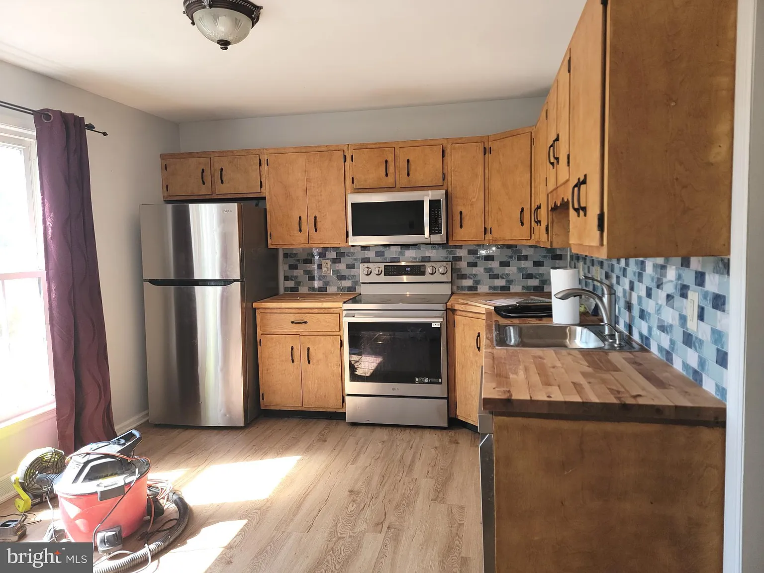 3 bed, 2.5 bath, $2,400 — Photo 2