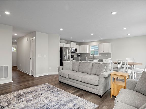 5th image of 34718 Maurer Blvd
