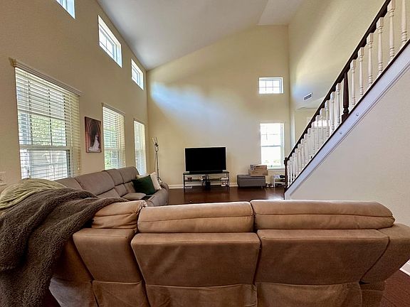 3rd image of 309 Acorn Hollow Pl