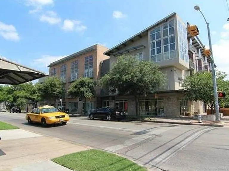 1601 E Cesar Chavez St #204 — Photo 4