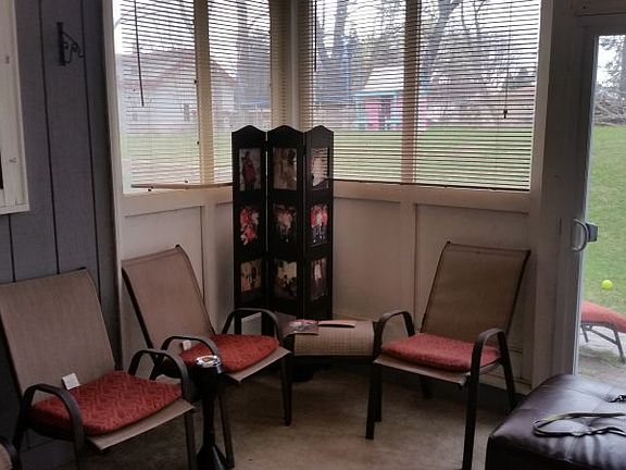 2nd image of 5641-5643 S. 104th St.