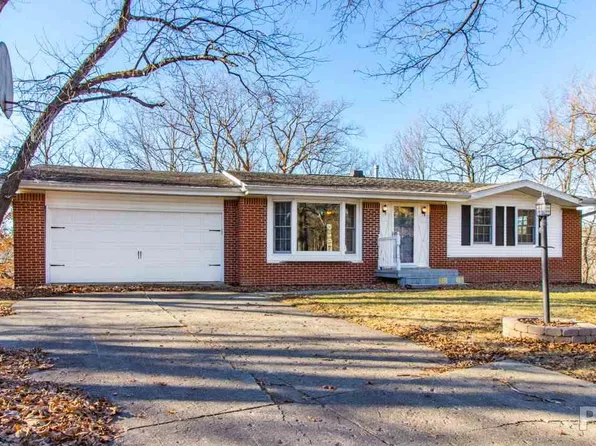 5944 N Tampico Dr, Peoria, IL 61614