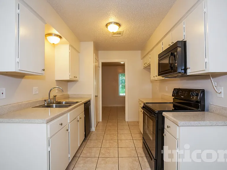 22510 Leedstown Ln — Photo 5