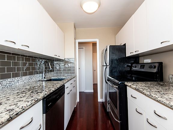 3rd image of 3420 N Lake Shore Dr APT 10N