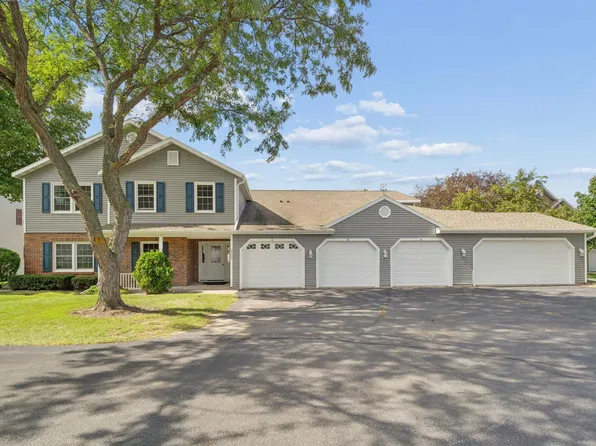 2553 Village Ln APT B, Oshkosh, WI 54904