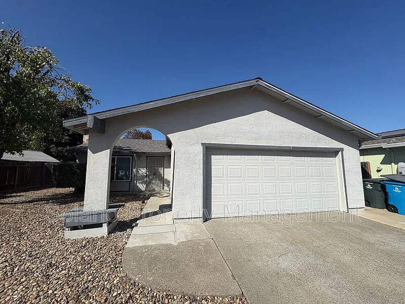 731 Northampton Dr