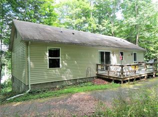 107 Kelesh Dr, Greentown, PA 18426