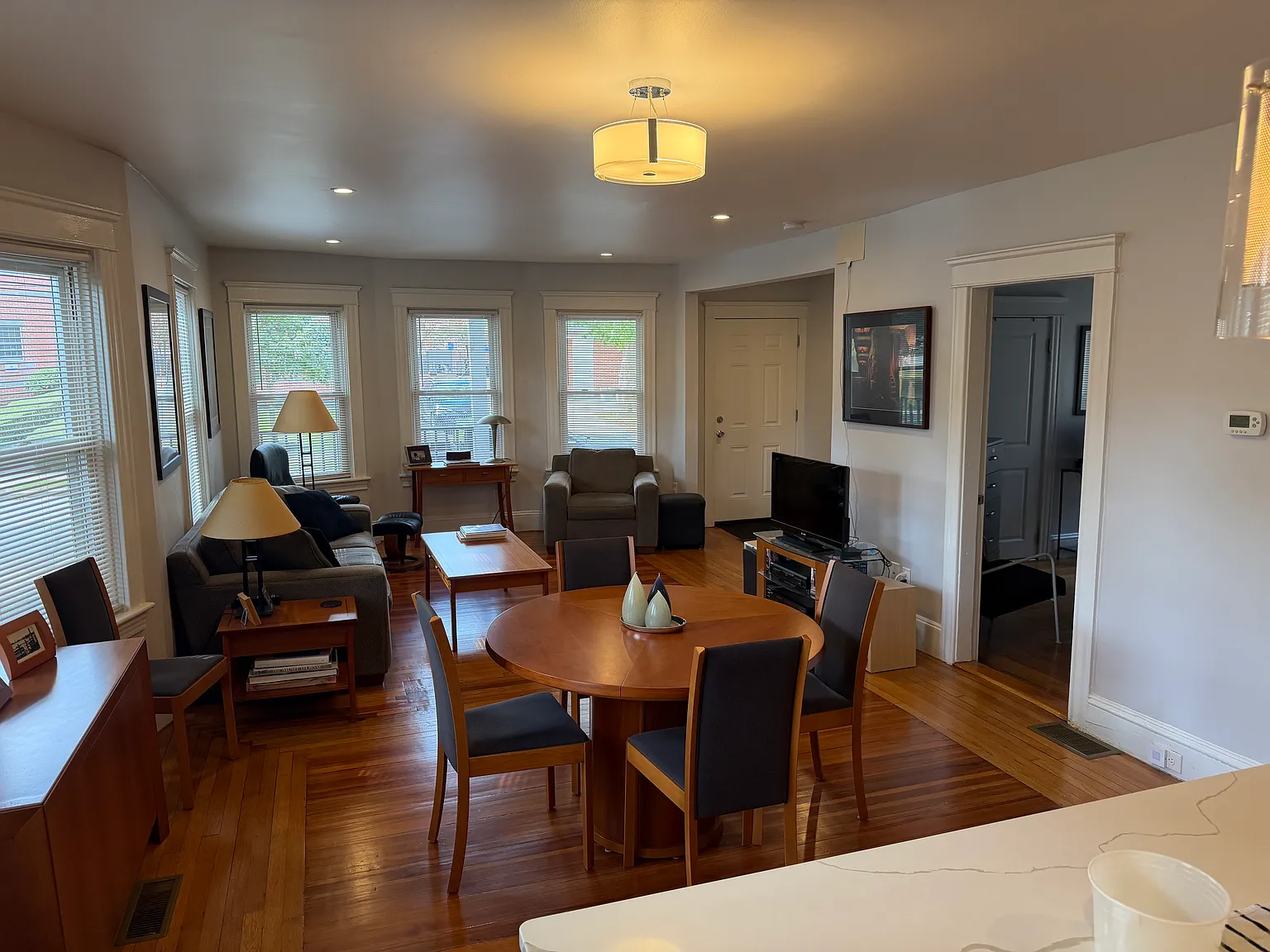 3 bed, 1200 sqft, $2,900 — Photo 3