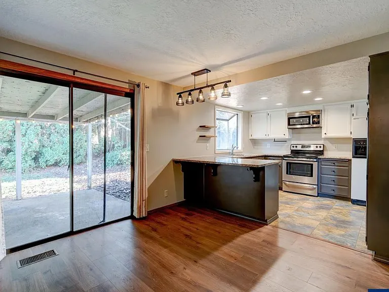 463 Suncrest Ave NW — Photo 20