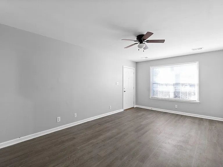 1106 Keith Ave — Photo 6