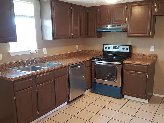2nd image of 3008 Beechwood St