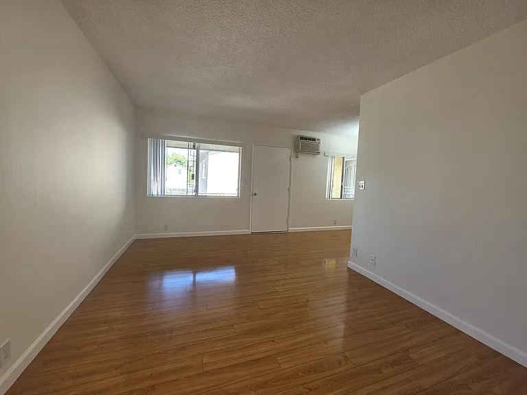 620 W Lexington Dr #5 — Photo 16