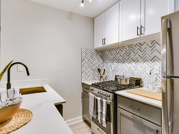 5th image of 700 Hearn St #217
