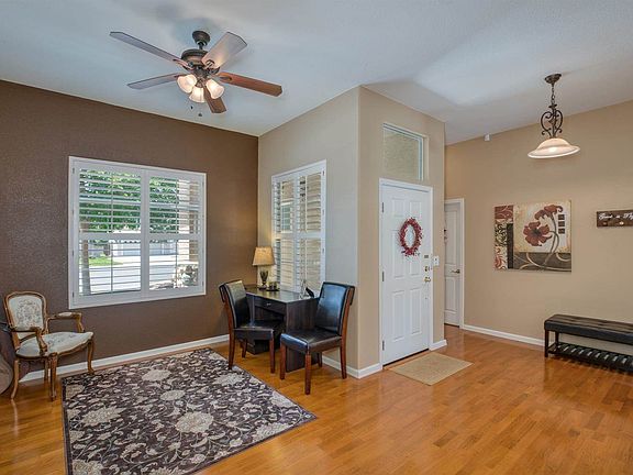 3rd image of 19 Promenade Ct