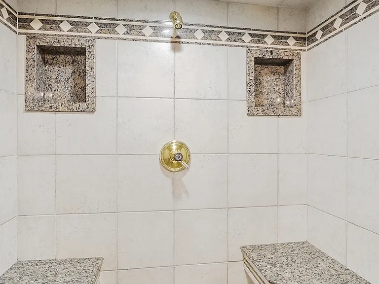 678 Canterbury Dr — Photo 41