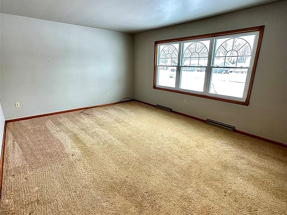 5th image of 528 Martha Dr