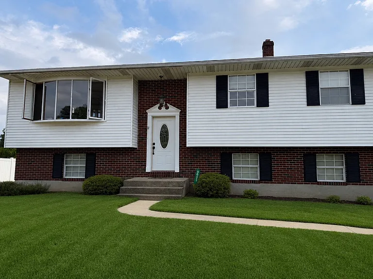 5021 Donna Dr — Photo 1