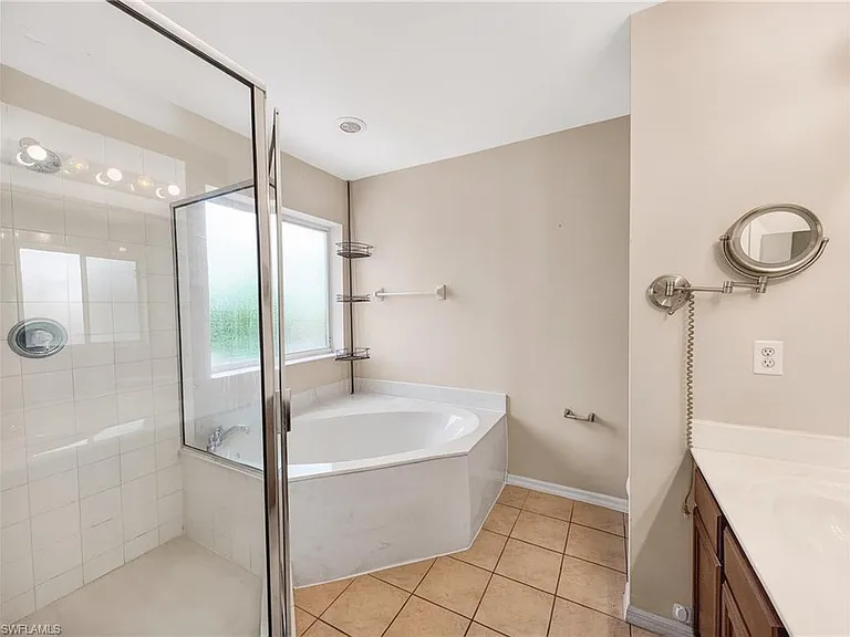 9706 Roundstone Cir — Photo 5
