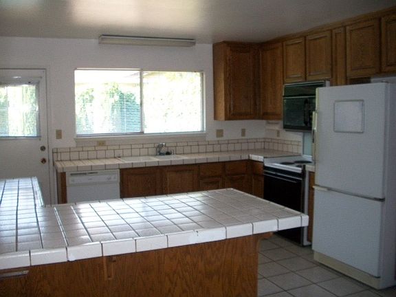 4th image of 6856 Escallonia Dr