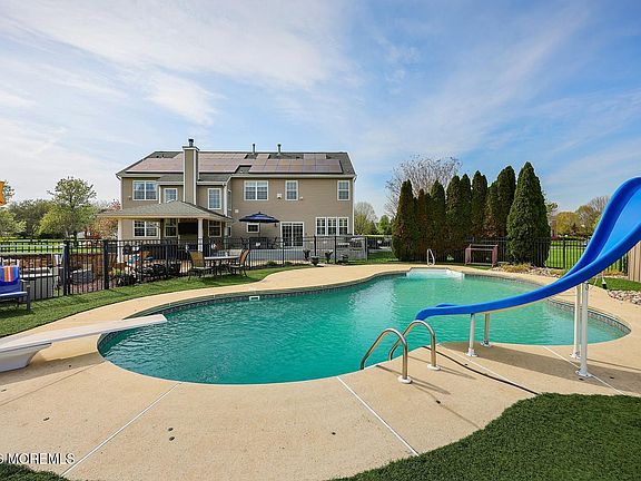 3rd image of 5 Denise Drive