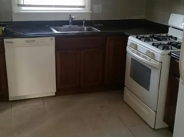 9 Vanata Ct, Hempstead, NY 11550